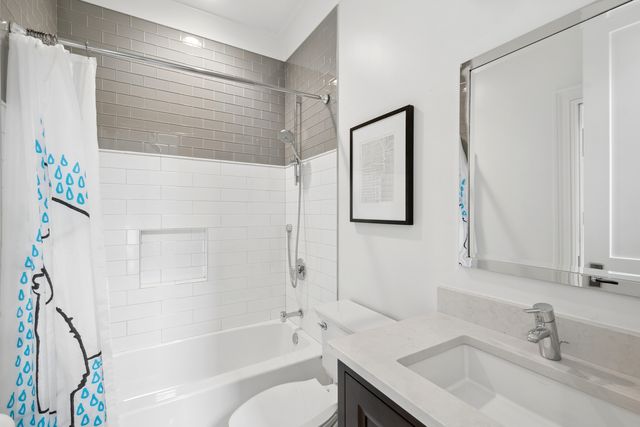 3830 N LOWELL Avenue, Chicago, IL 60641