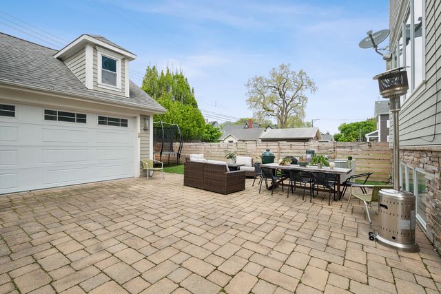 3830 N LOWELL Avenue, Chicago, IL 60641