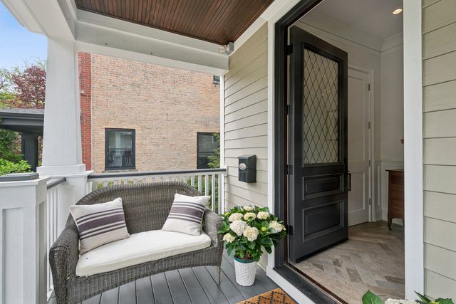 3830 N LOWELL Avenue, Chicago, IL 60641