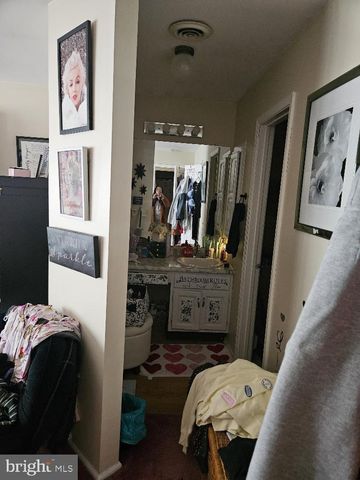 10 CEDAR AVE, Manahawkin, NJ 08050