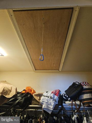 10 CEDAR AVE, Manahawkin, NJ 08050