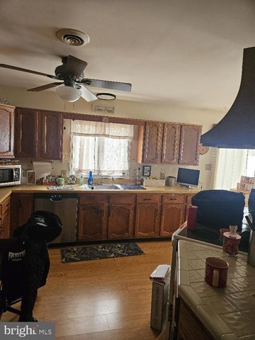 10 CEDAR AVE, Manahawkin, NJ 08050