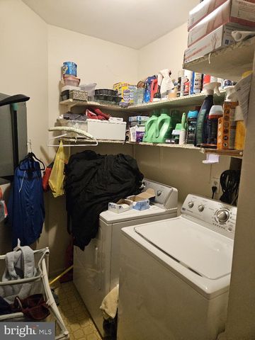 10 CEDAR AVE, Manahawkin, NJ 08050