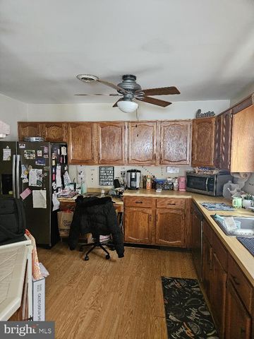 10 CEDAR AVE, Manahawkin, NJ 08050