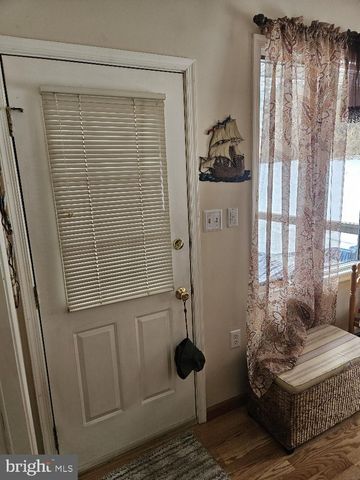 10 CEDAR AVE, Manahawkin, NJ 08050