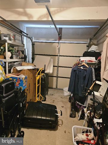 10 CEDAR AVE, Manahawkin, NJ 08050