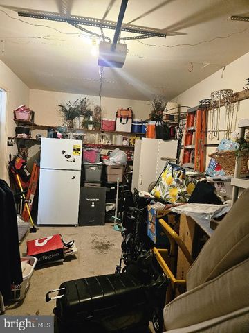 10 CEDAR AVE, Manahawkin, NJ 08050