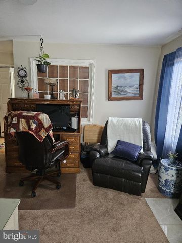 10 CEDAR AVE, Manahawkin, NJ 08050