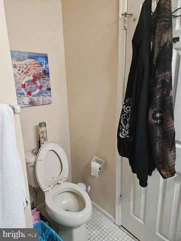 10 CEDAR AVE, Manahawkin, NJ 08050