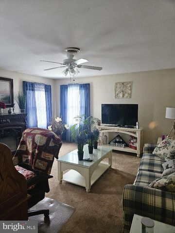 10 CEDAR AVE, Manahawkin, NJ 08050