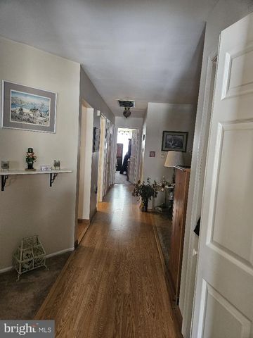 10 CEDAR AVE, Manahawkin, NJ 08050