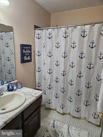 10 CEDAR AVE, Manahawkin, NJ 08050