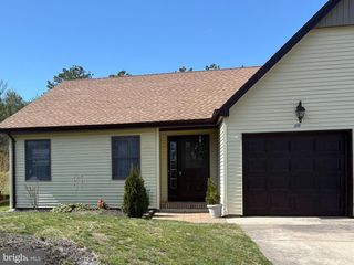 10 CEDAR AVE, Manahawkin, NJ 08050