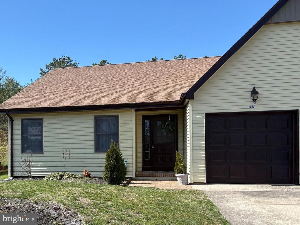 10 CEDAR AVE, Manahawkin, NJ 08050