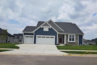1746 Whalen DRIVE, Oconomowoc, WI 53066