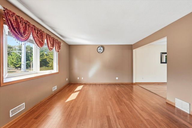 1721 Deerwood Drive, Eagan, MN 55122