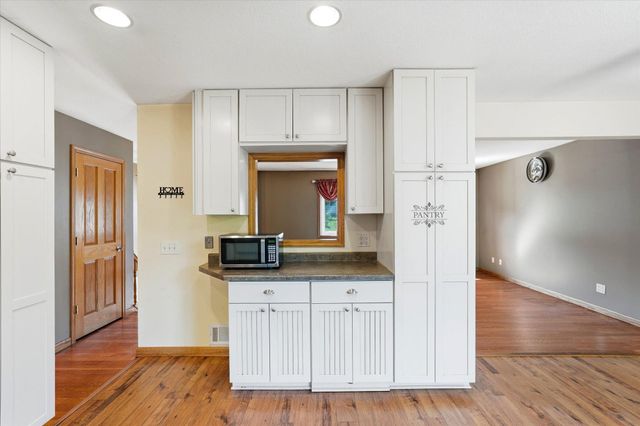 1721 Deerwood Drive, Eagan, MN 55122