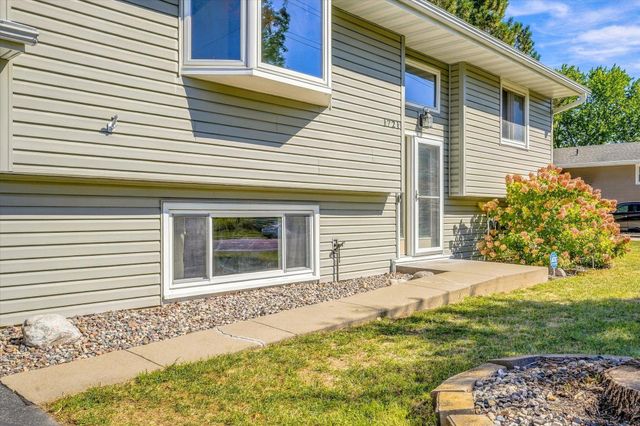 1721 Deerwood Drive, Eagan, MN 55122