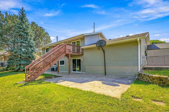 1721 Deerwood Drive, Eagan, MN 55122