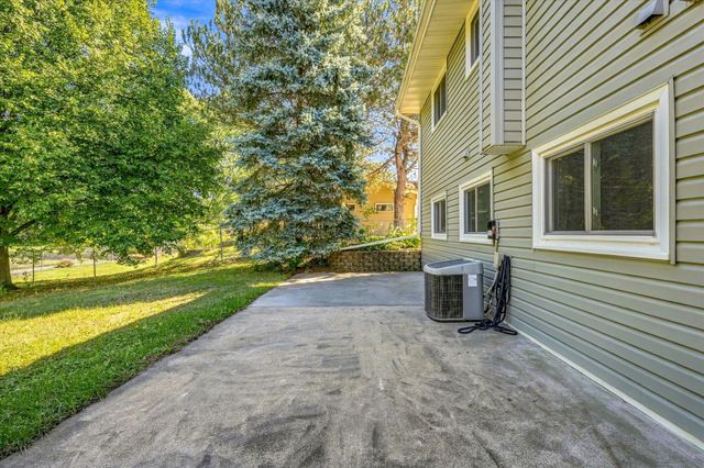 1721 Deerwood Drive, Eagan, MN 55122