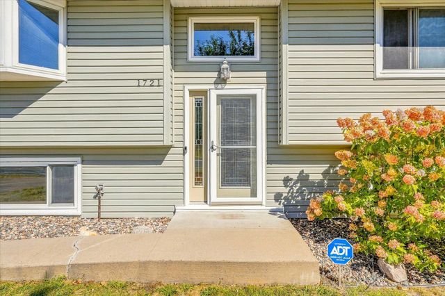 1721 Deerwood Drive, Eagan, MN 55122