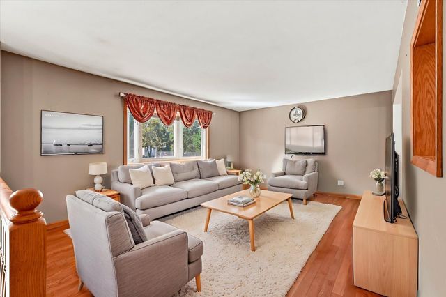 1721 Deerwood Drive, Eagan, MN 55122