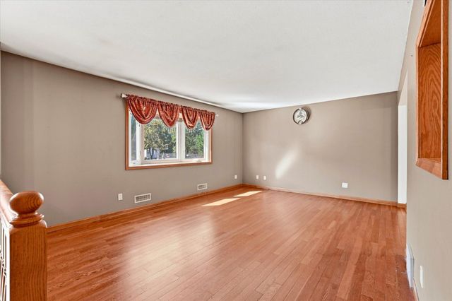 1721 Deerwood Drive, Eagan, MN 55122