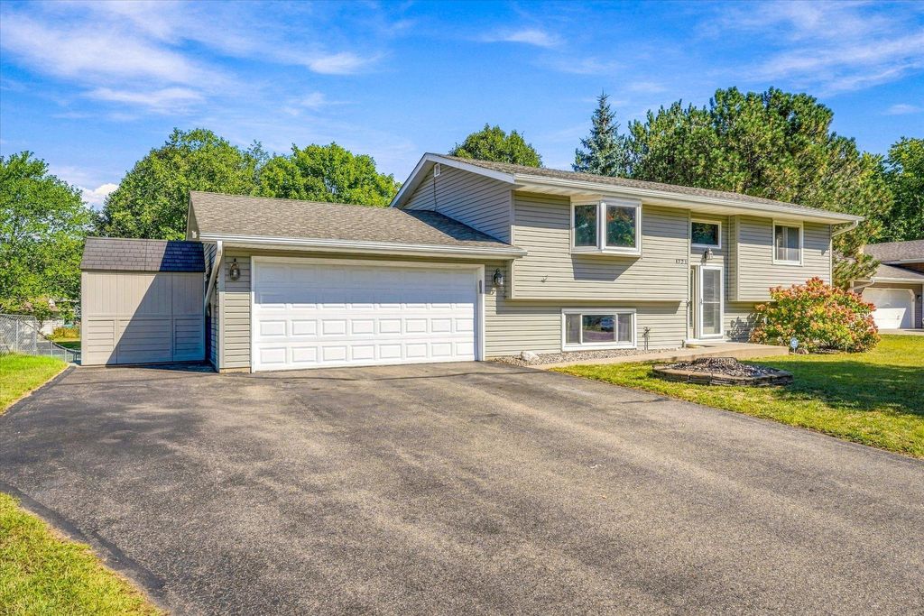 1721 Deerwood Drive, Eagan, MN 55122