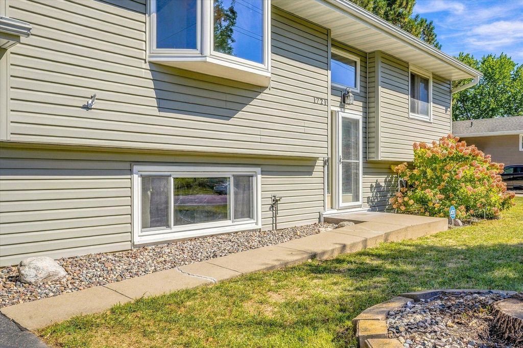 1721 Deerwood Drive, Eagan, MN 55122 — photo 4