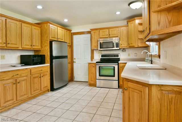 1393 Sunnyfield Avenue NW, Warren, OH 44481