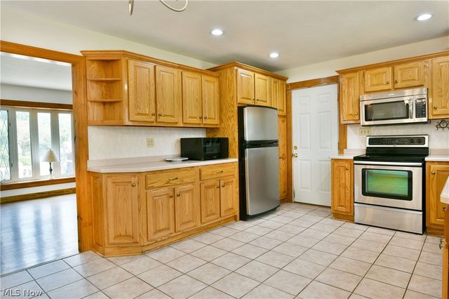 1393 Sunnyfield Avenue NW, Warren, OH 44481