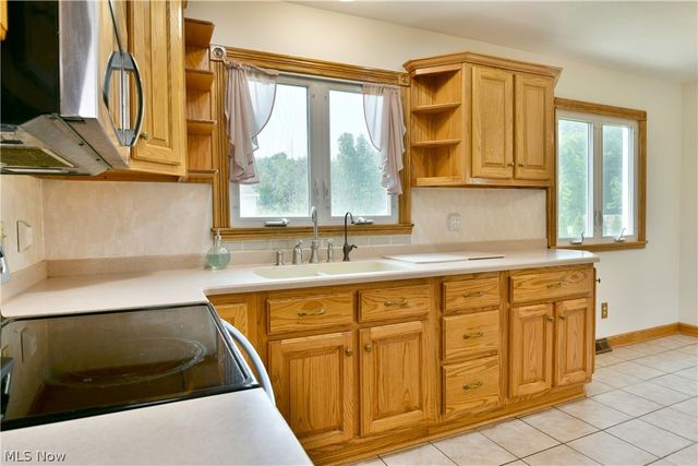1393 Sunnyfield Avenue NW, Warren, OH 44481