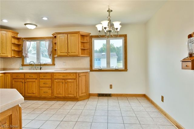 1393 Sunnyfield Avenue NW, Warren, OH 44481
