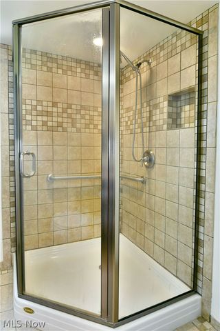 1393 Sunnyfield Avenue NW, Warren, OH 44481