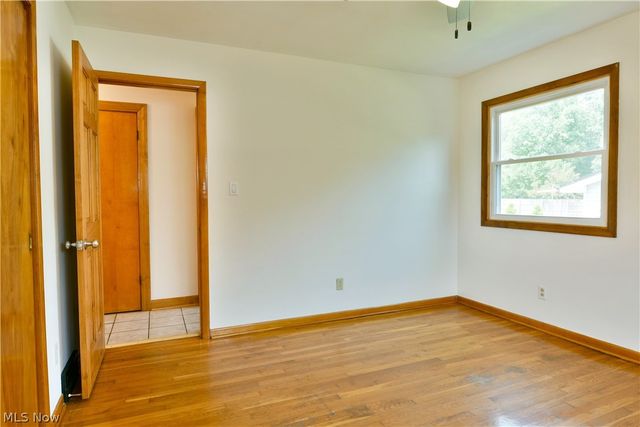 1393 Sunnyfield Avenue NW, Warren, OH 44481