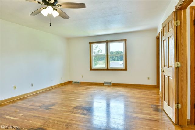 1393 Sunnyfield Avenue NW, Warren, OH 44481