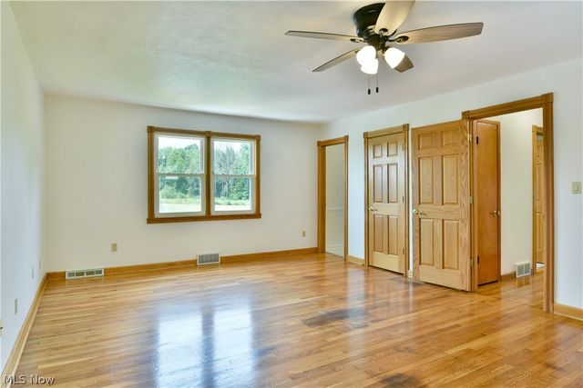 1393 Sunnyfield Avenue NW, Warren, OH 44481