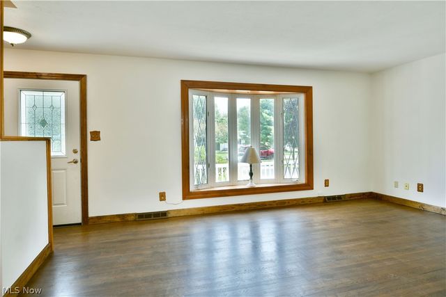 1393 Sunnyfield Avenue NW, Warren, OH 44481