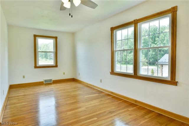 1393 Sunnyfield Avenue NW, Warren, OH 44481