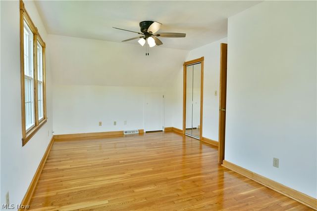 1393 Sunnyfield Avenue NW, Warren, OH 44481