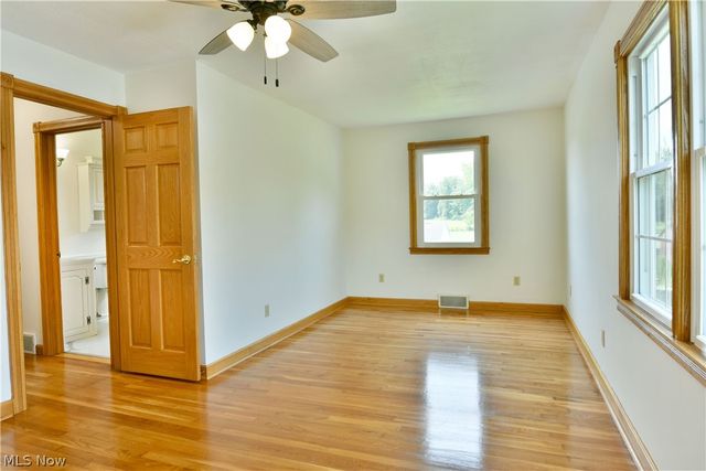 1393 Sunnyfield Avenue NW, Warren, OH 44481