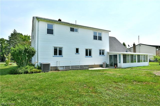 1393 Sunnyfield Avenue NW, Warren, OH 44481