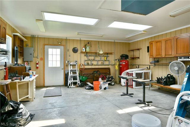 1393 Sunnyfield Avenue NW, Warren, OH 44481