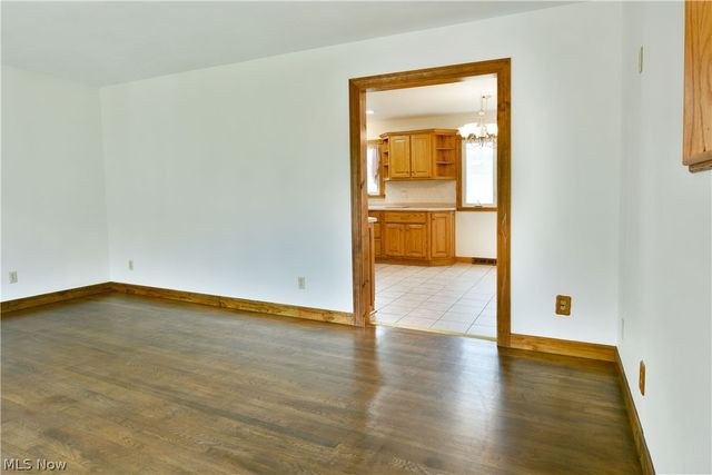 1393 Sunnyfield Avenue NW, Warren, OH 44481