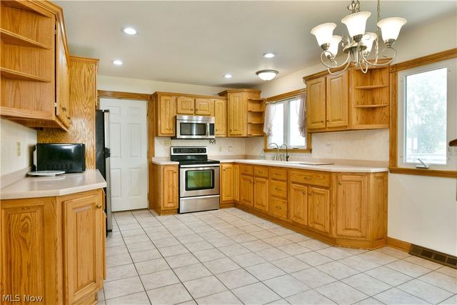 1393 Sunnyfield Avenue NW, Warren, OH 44481