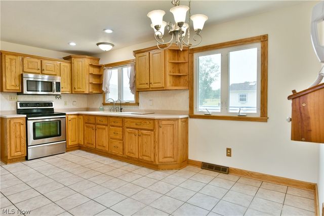 1393 Sunnyfield Avenue NW, Warren, OH 44481