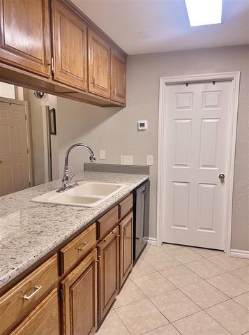 509 NW Fairway Villa PL Unit 3, Lawton, OK 73505