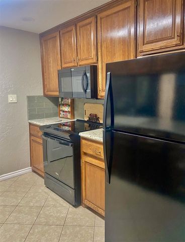 509 NW Fairway Villa PL Unit 3, Lawton, OK 73505