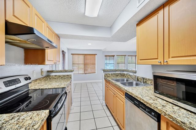 15560 SW 104th TER 611, Miami, FL 33196