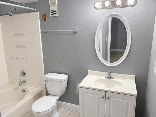 15560 SW 104th TER 611, Miami, FL 33196